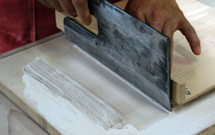 包丁はまっすぐおろします