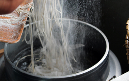 湯量に対して適量をいれます